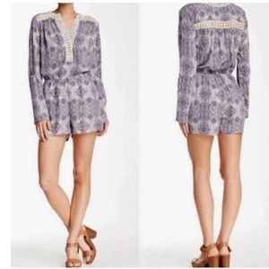 Romeo+Juliet Couture SZ S Blue/White Paisley Crocheted BOHO Romper